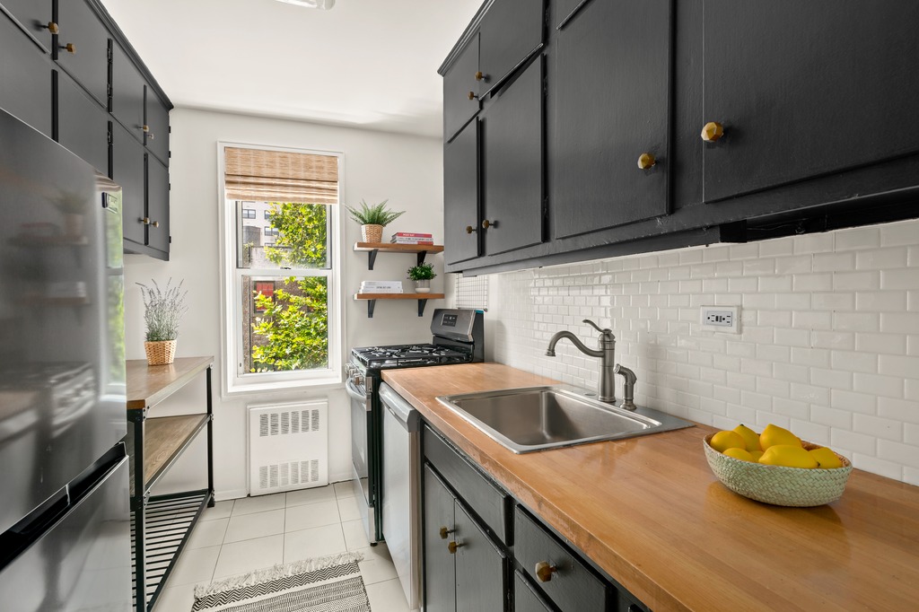 302 East 88th Street, Unit 5A Manhattan, NY 10128 - Photo 4 of 7