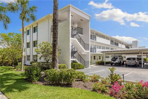 $575,000 | 614 Broad Avenue South, Naples, FL 34102