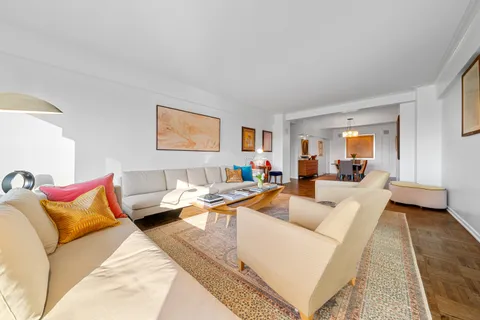 $4,650,000 | 860 5th Avenue, Unit 18A | Lenox Hill