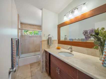 $2,098,000 | 111 Polihale Place, Honolulu, HI 96825
