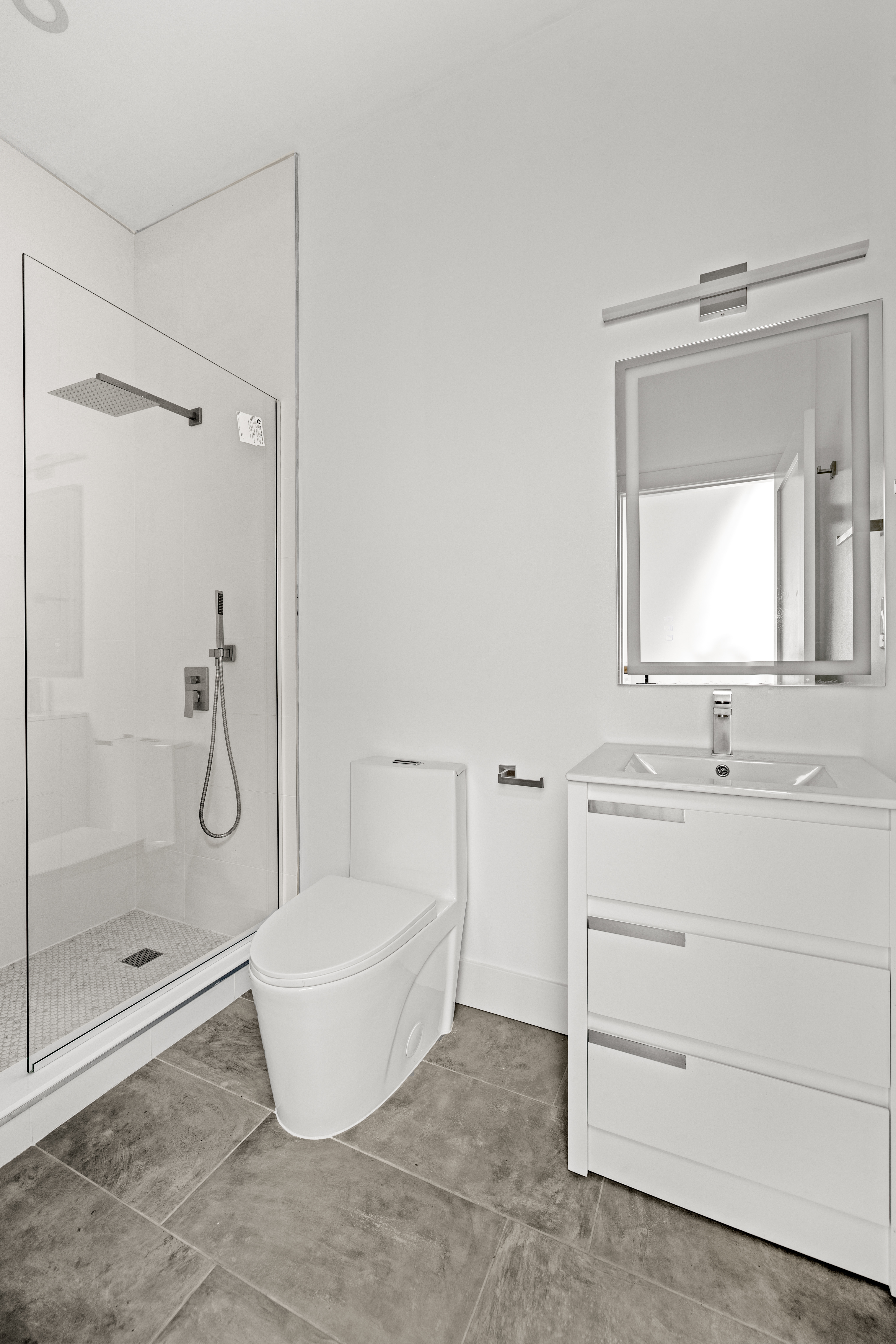 456 Willoughby Avenue, Unit 1 Brooklyn, NY 11206 - Photo 9 of 14 a bathroom with a tub sink and mirror