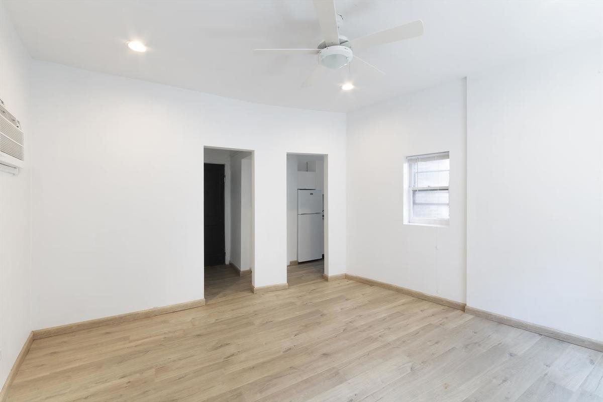 120 Charles Street, Unit 4 Manhattan, NY 10014 - Photo 2 of 5