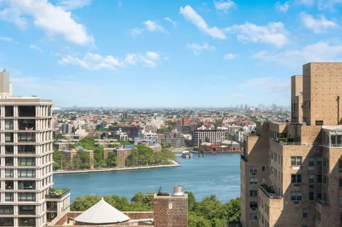 $1,400,000 | 455 East 86th Street, Unit 22C | Upper East Side