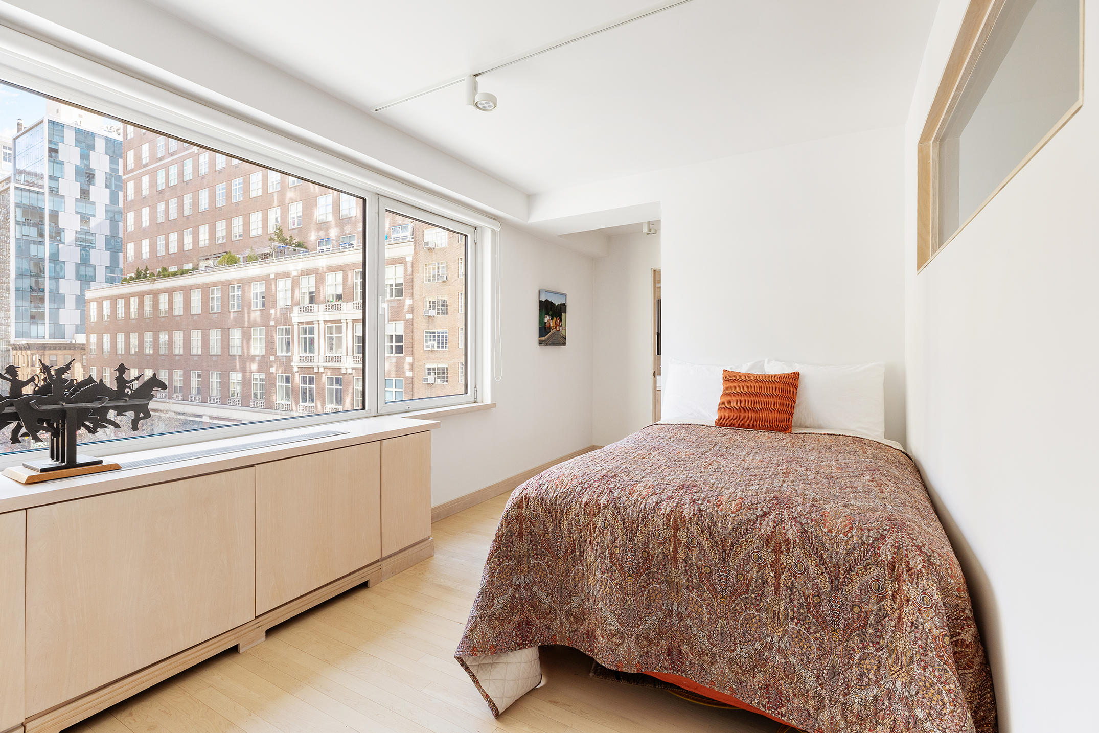 1065 Park Avenue, Unit 5BC Manhattan, NY 10128 - Photo 8 of 16 a spacious bedroom with a bed and a large window