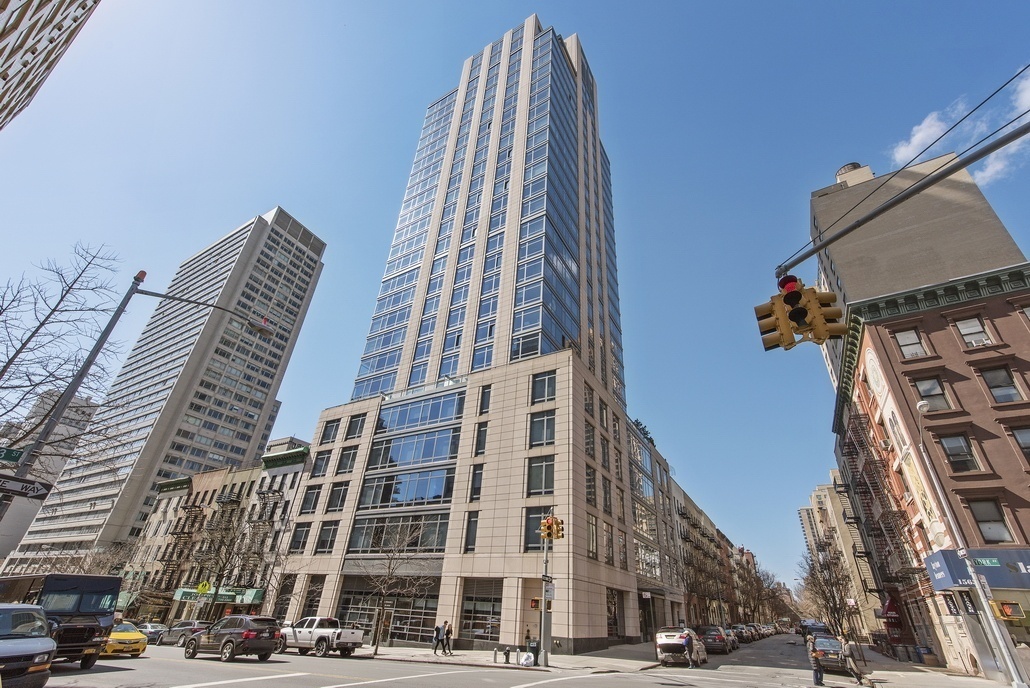 450 East 83rd Street, Unit 23B Manhattan, NY 10028 - Photo 17 of 18 front view of a building