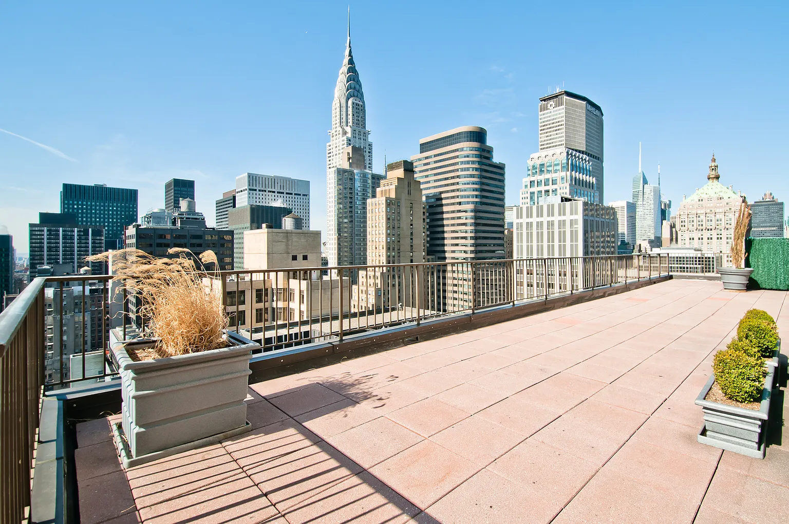 212 East 47th Street, Unit 6B Manhattan, NY 10017 - Photo 9 of 11 a view of roof deck with city view