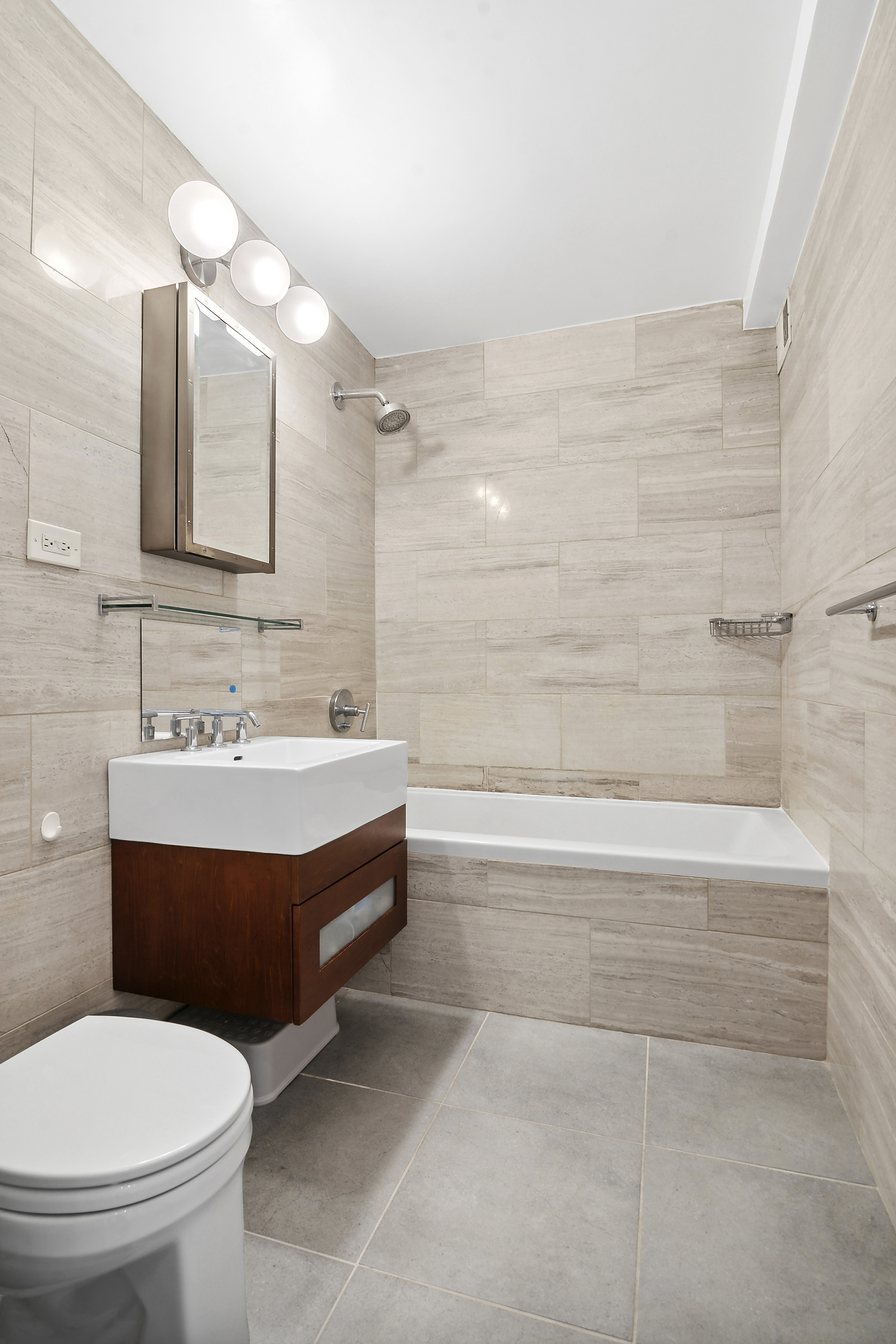 303 Beverley Road, Unit 10E Brooklyn, NY 11218 - Photo 8 of 11 a bathroom with a sink a toilet and bathtub