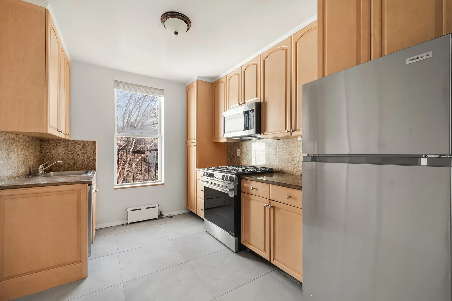 $5,200 | 590 Manhattan Avenue, Unit 3 | Greenpoint