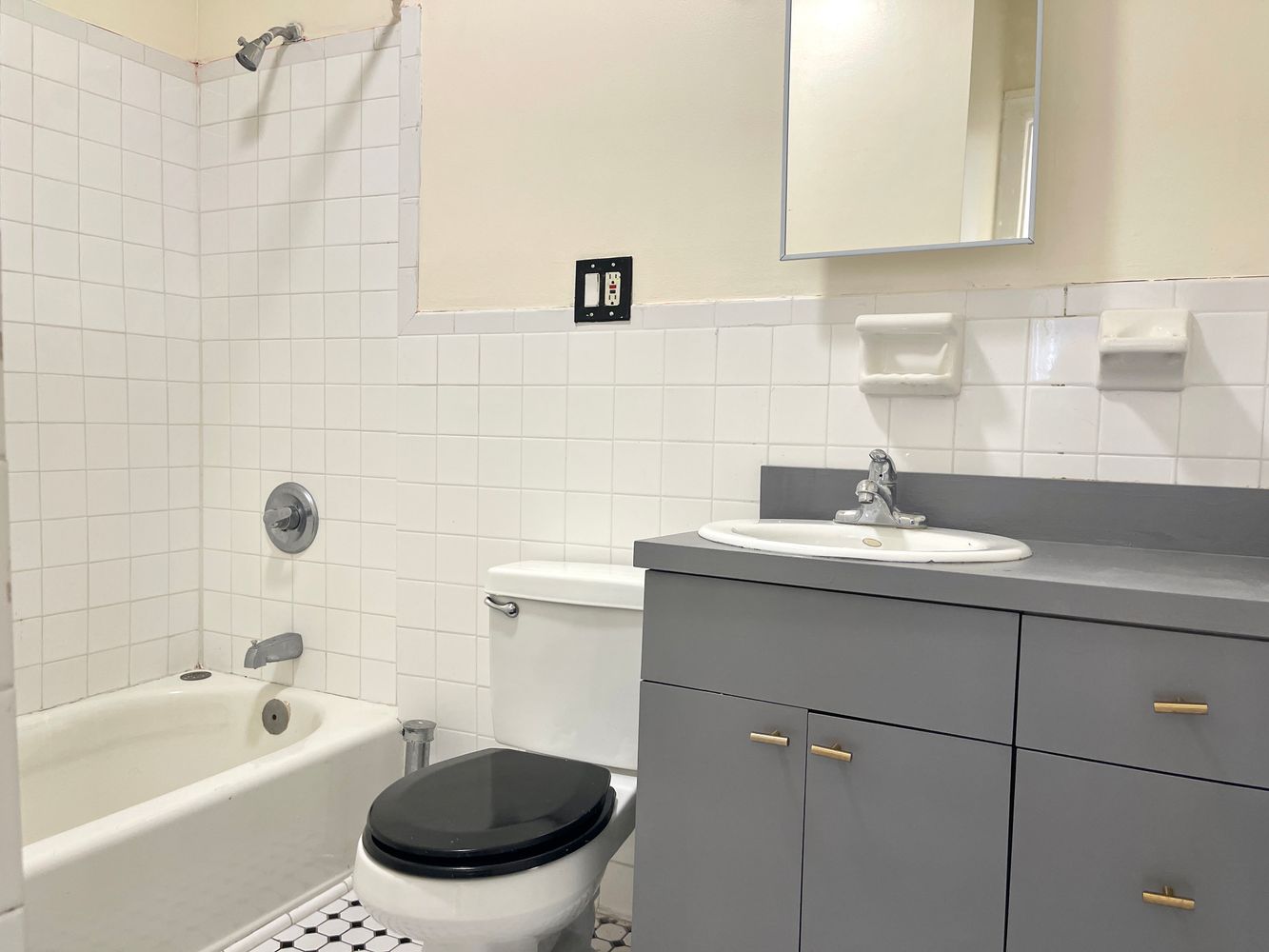 1672 Park Avenue Manhattan, NY 10035 - Photo 17 of 35 a bathroom with a sink a toilet and bathtub