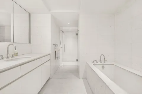 $18,000,000 | 737 Park Avenue, Unit 19A | Lenox Hill