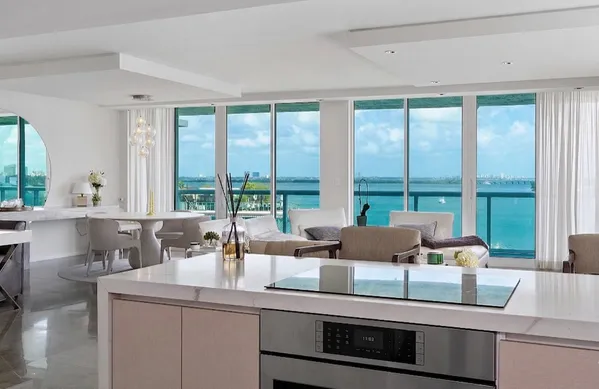 $3,900,000 | 10 Venetian Way, Unit 804, Miami Beach, FL 33139