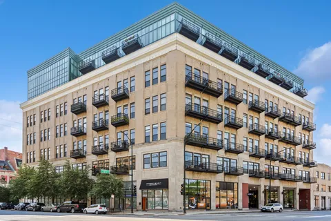 $240,000 | 1645 West Ogden Avenue, Unit 438, Chicago, IL 60612