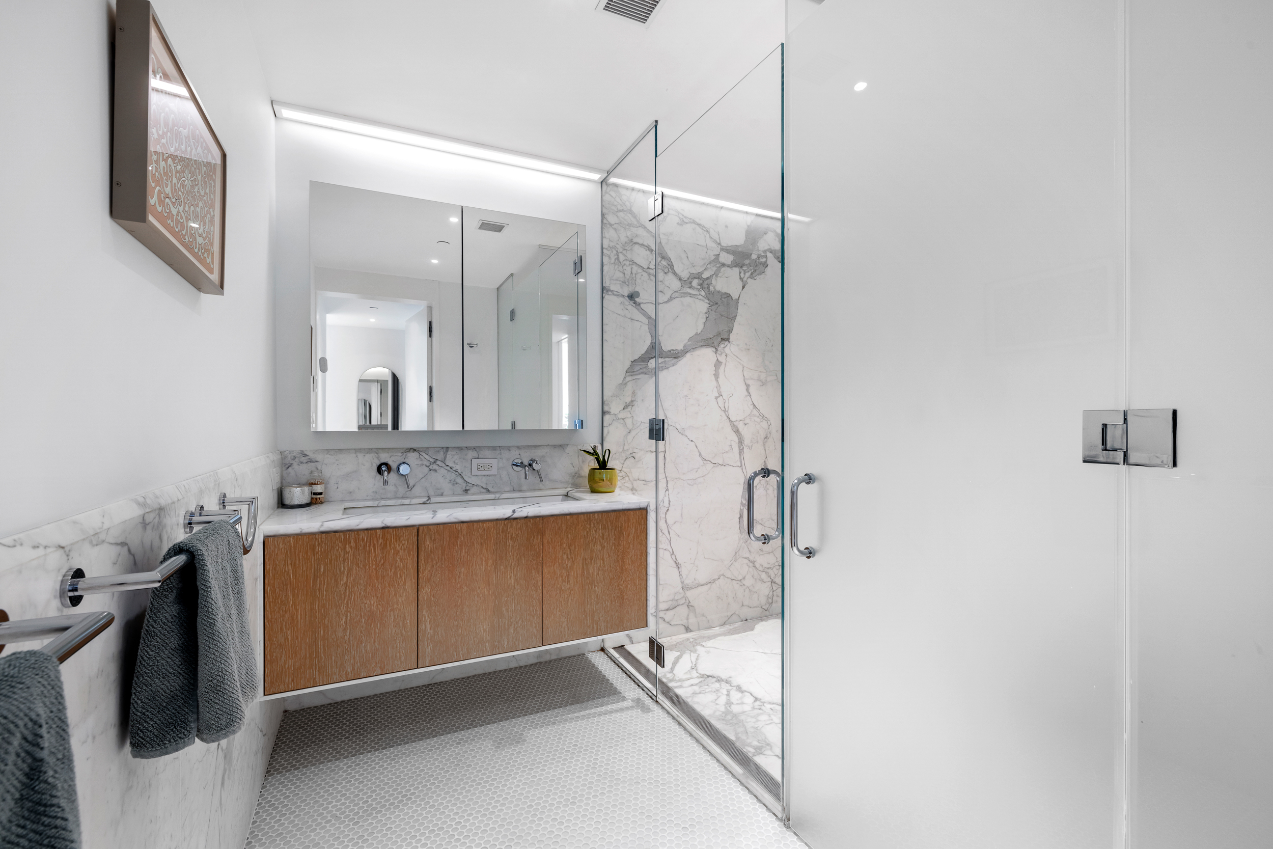 210 Pacific Street, Unit 3E Brooklyn, NY 11201 - Photo 6 of 14 a bathroom with a tub sink and mirror