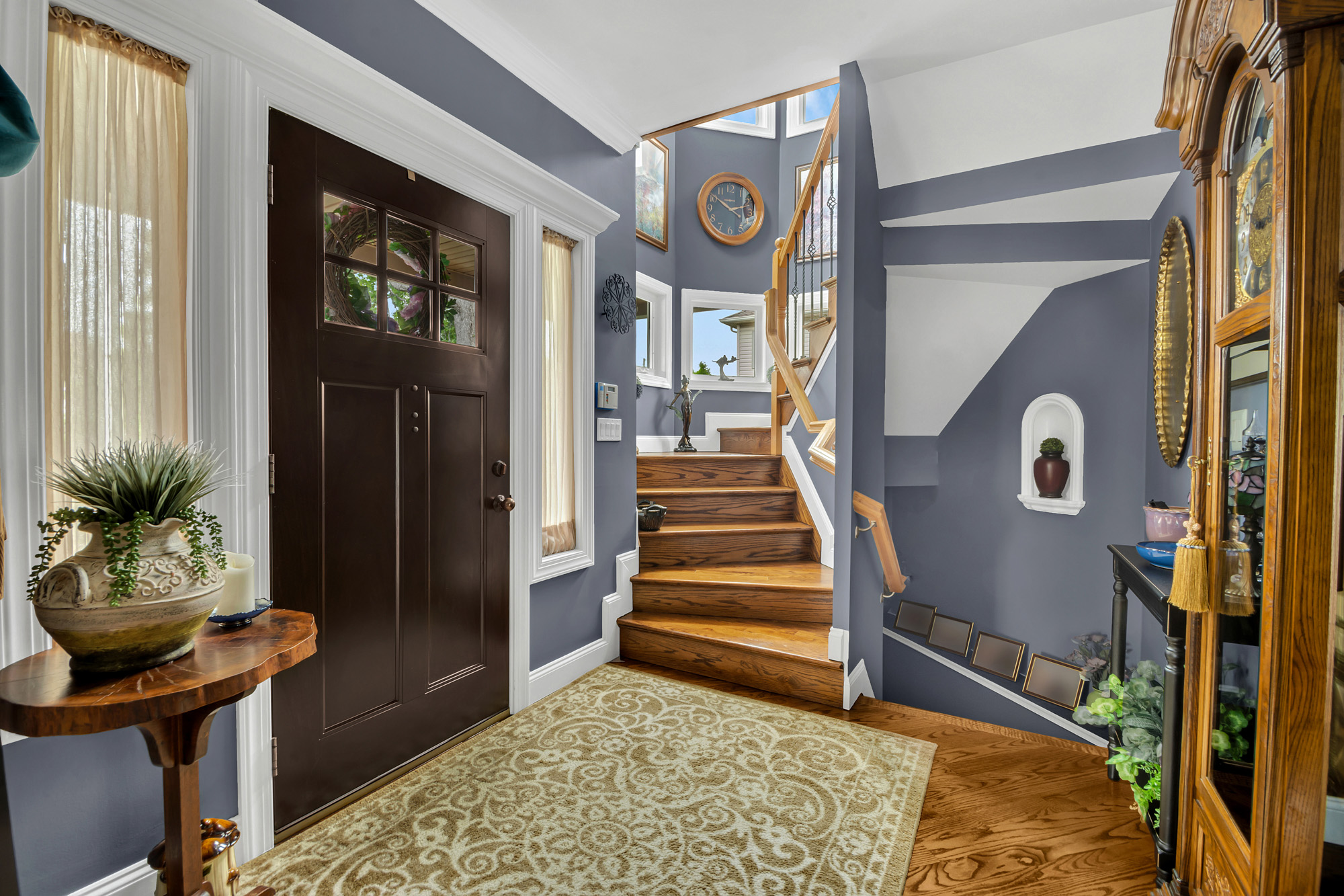 909 Jewett Avenue Staten Island, NY 10314 - Photo 3 of 65 a view of entryway and hall