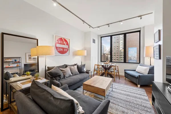 $7,500 | 101 West 24th Street, Unit 15H | Chelsea