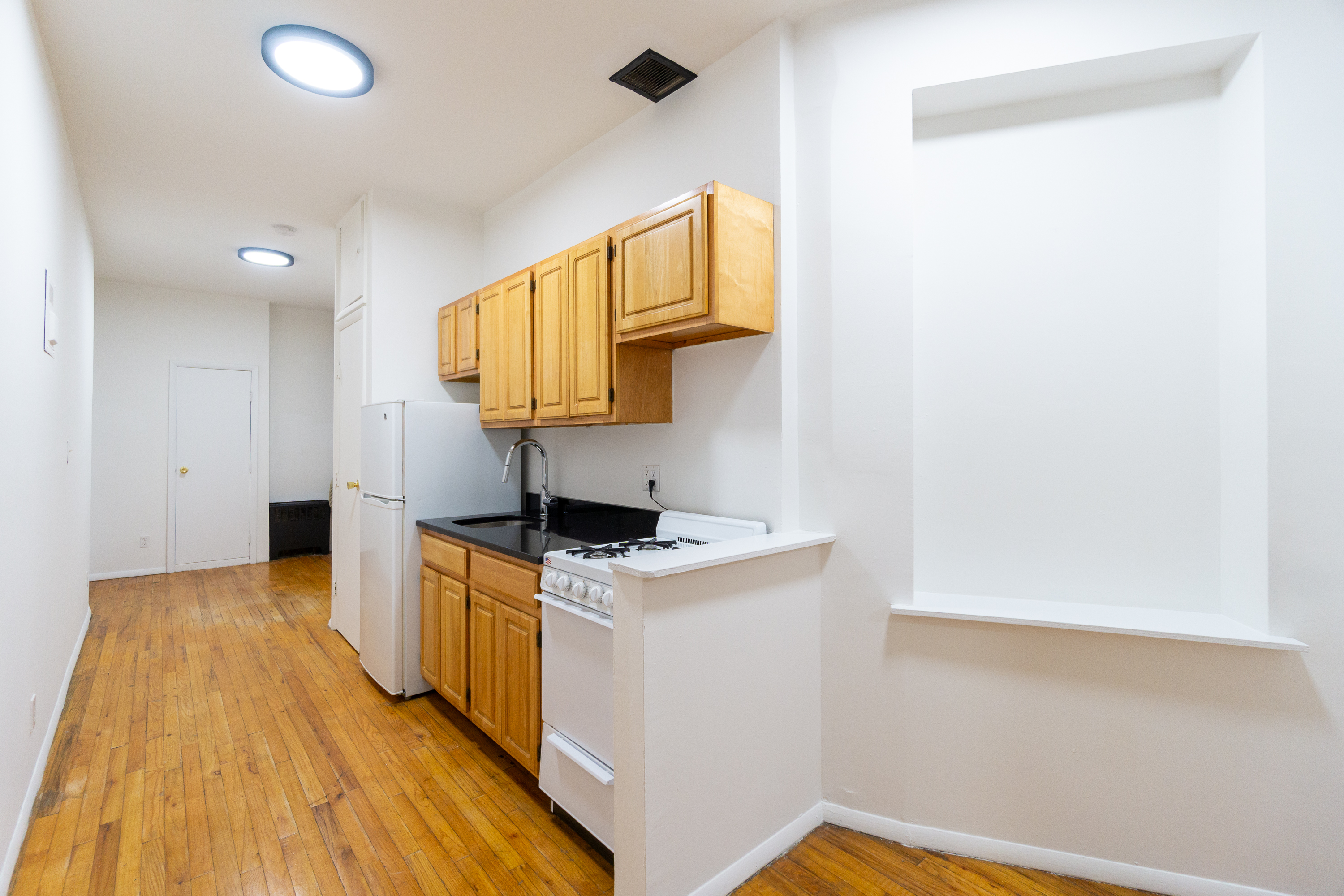 319 East 25th Street, Unit 1B Manhattan, NY 10010 - Photo 5 of 15