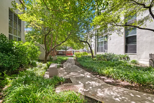 $5,800 | 204 Huntington Street, Unit 3E | Carroll Gardens