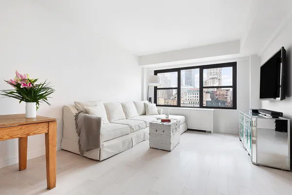 $685,000 | 200 East 27th Street, Unit 19C | Kips Bay