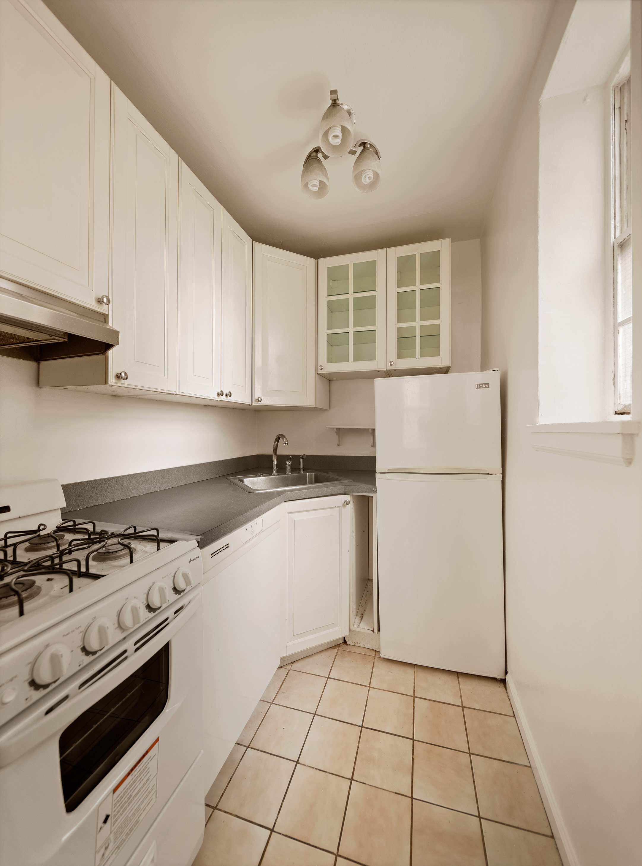30 Monroe Place, Unit 3A Brooklyn, NY 11201 - Photo 4 of 8 a kitchen with a stove cabinets and a refrigerator