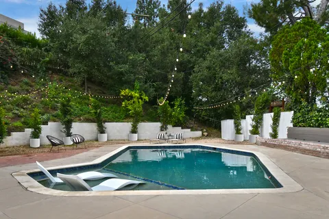 $2,599,000 | 4053 Harclare Lane, Encino, CA 91436