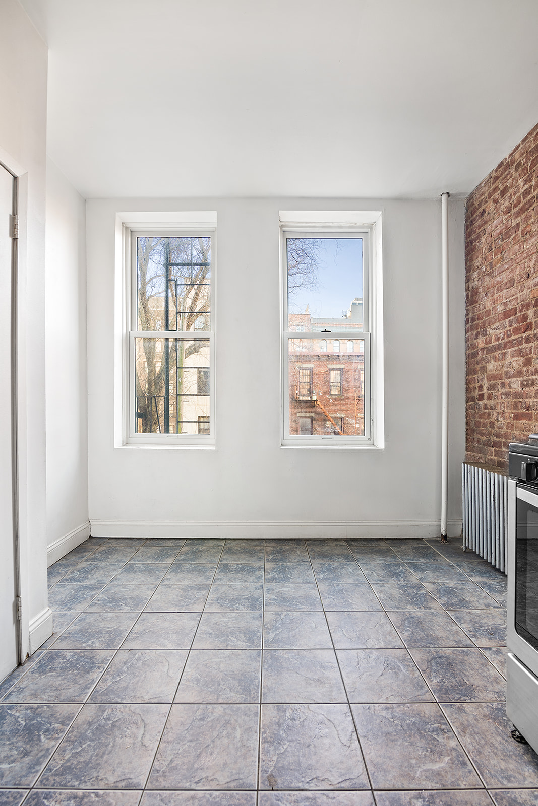 418 South 4th Street, Unit 2R Brooklyn, NY 11211 - Photo 5 of 6 a view of an empty room with a window