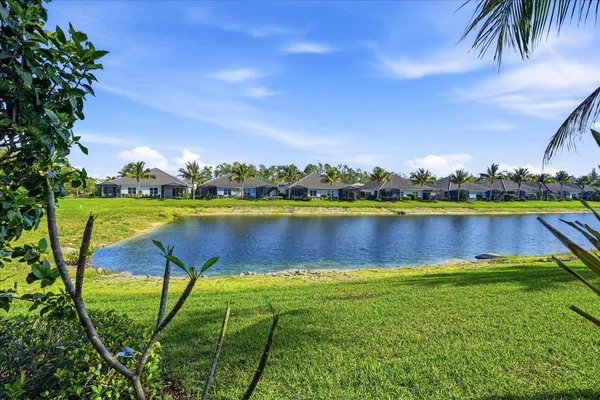 $575,000 | 2318 Marquesa Circle, Naples, FL 34112