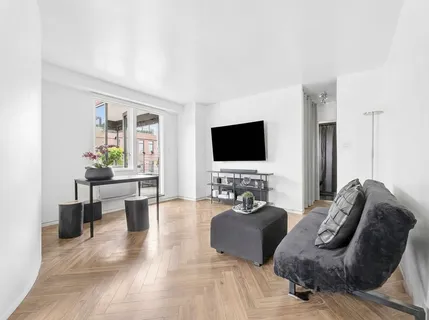 $1,195,000 | 105 West 13th Street, Unit 16F | West Village
