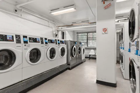 $225,000 | 1 Fordham Hill Ovl, Unit 12C | University Heights