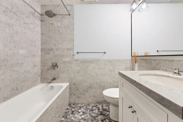 $8,250 | 835 Carroll Street, Unit 4 | Park Slope