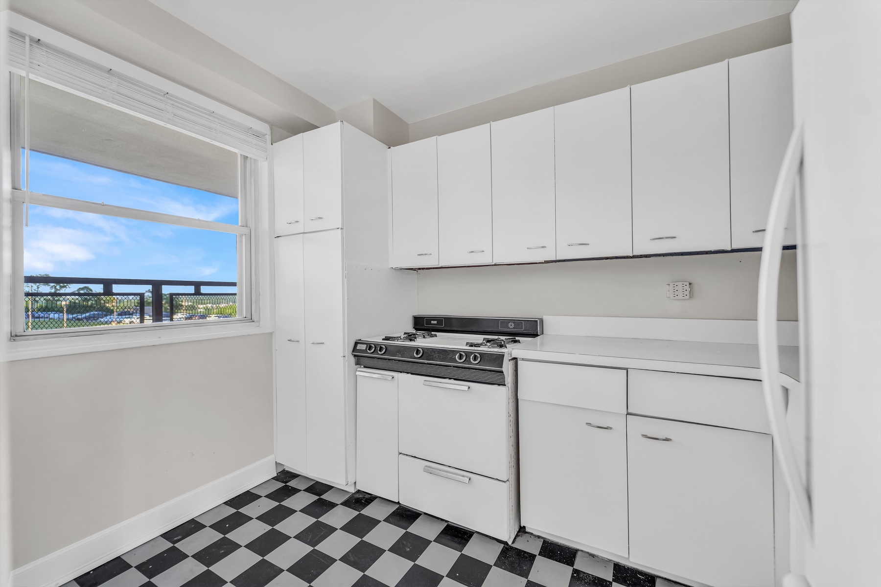 5700 Arlington Avenue, Unit 4T Bronx, NY 10471 - Photo 4 of 16