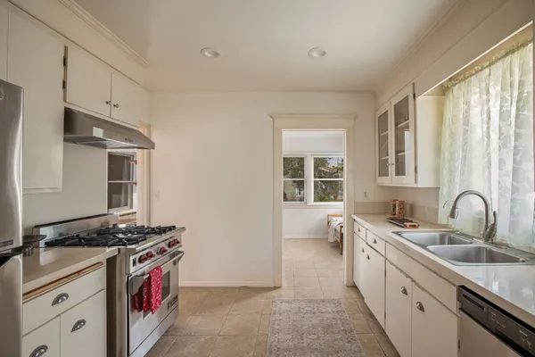 $2,495,000 | 3746 Ocean View Avenue, Los Angeles, CA 90066