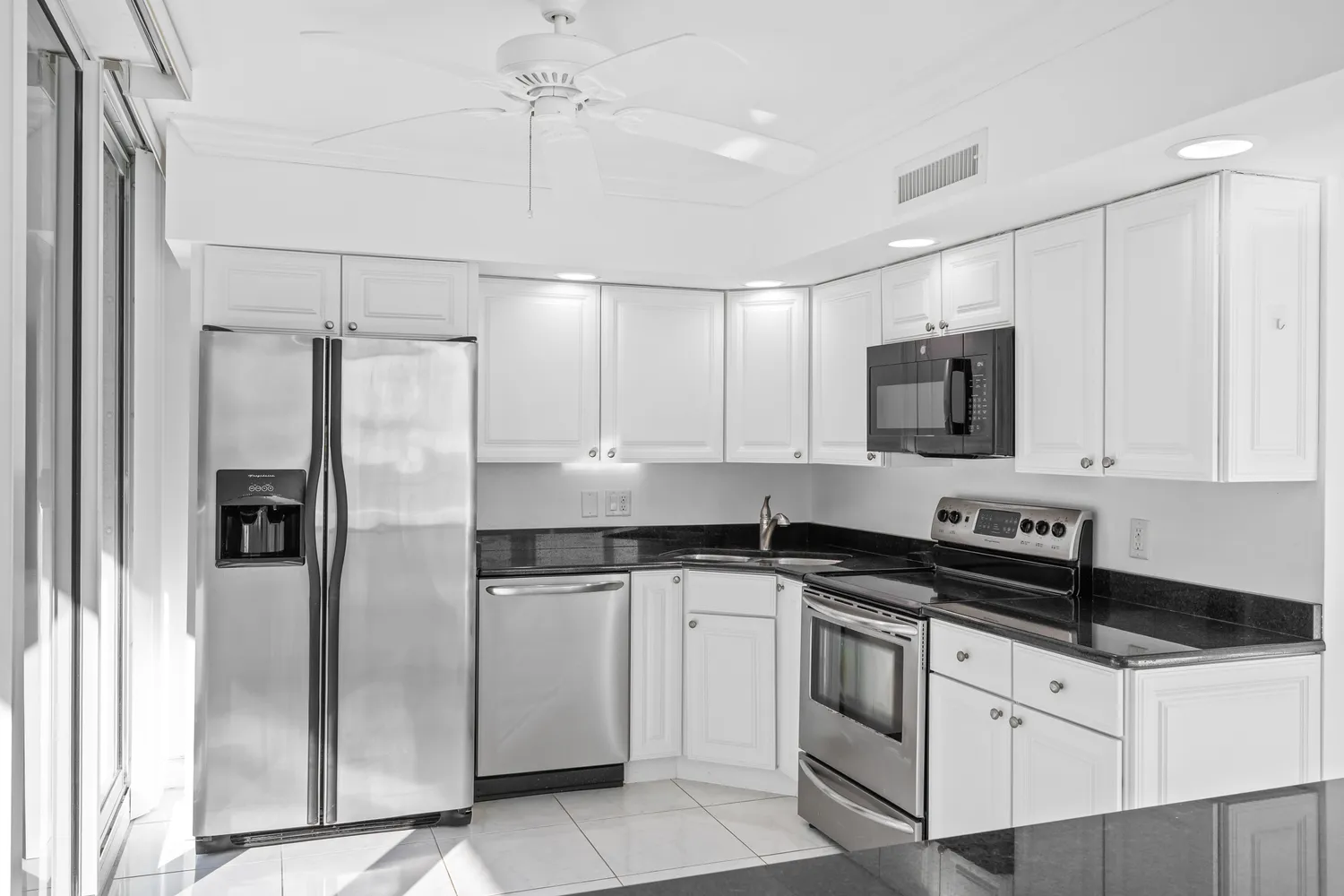 $799,000 | 3554 Ocean Drive, Unit 204S, Vero Beach, FL 32963