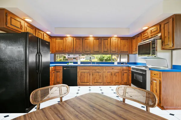 $389,000 | 3132 Lake Road, New Castle, PA 16102