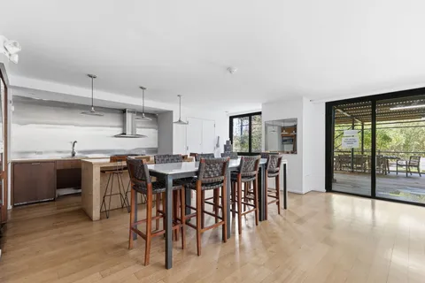 $699,000 | 515 East 72nd Street, Unit 11EE | Lenox Hill