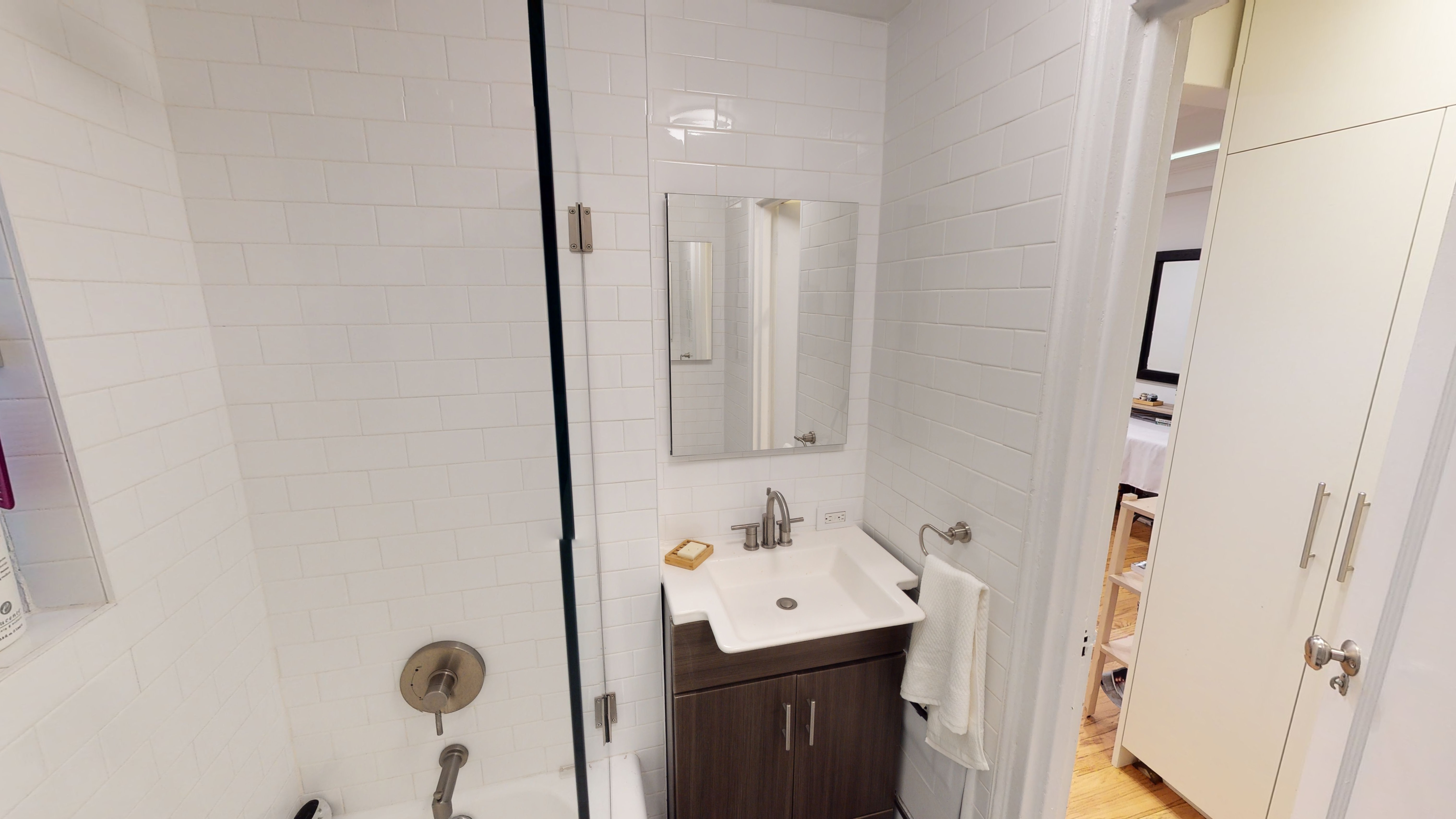 155 East 49th Street, Unit 1C Manhattan, NY 10017 - Photo 8 of 11 Gallery Image 8