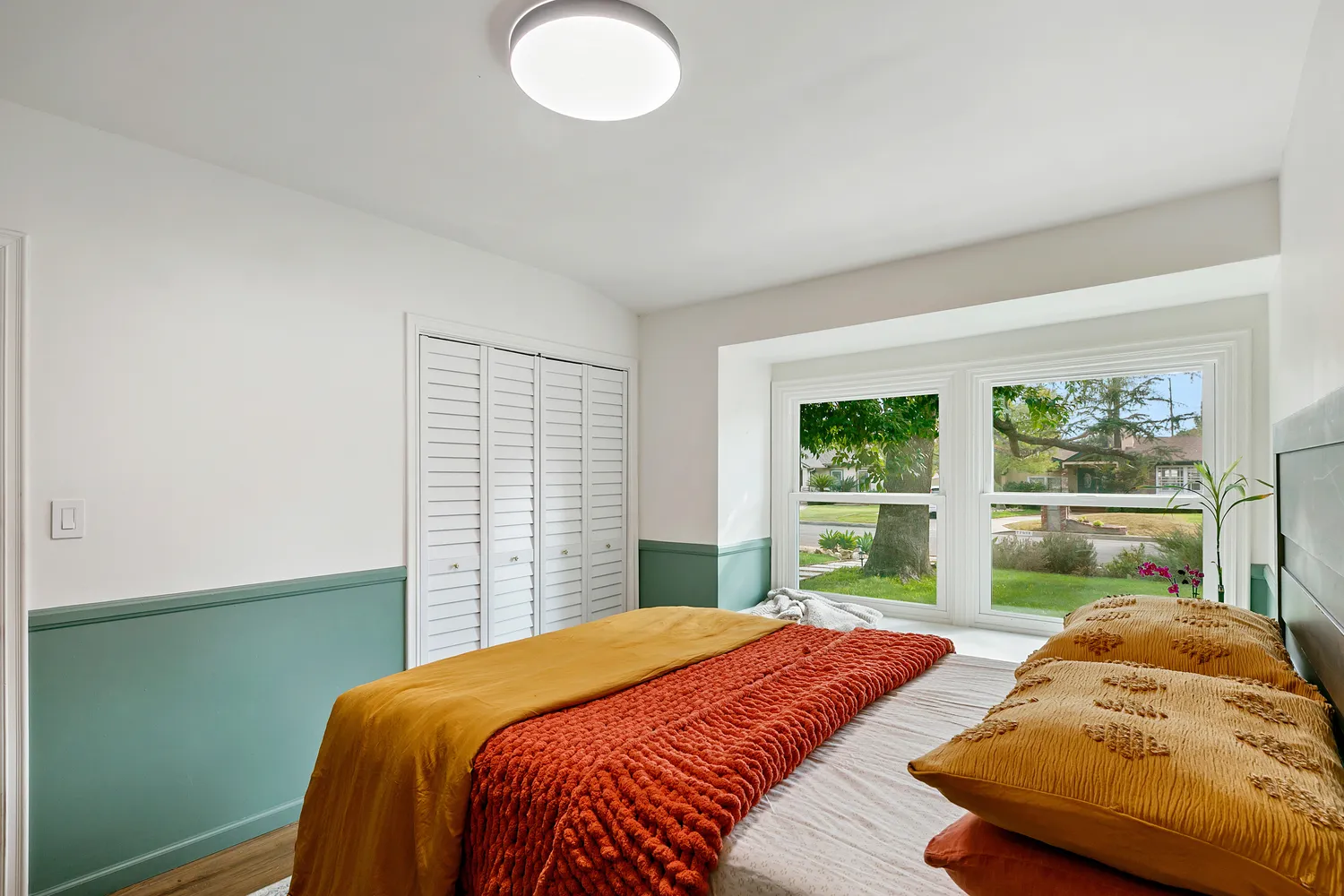 $1,100,000 | 17055 Gresham Street, Northridge, CA 91325