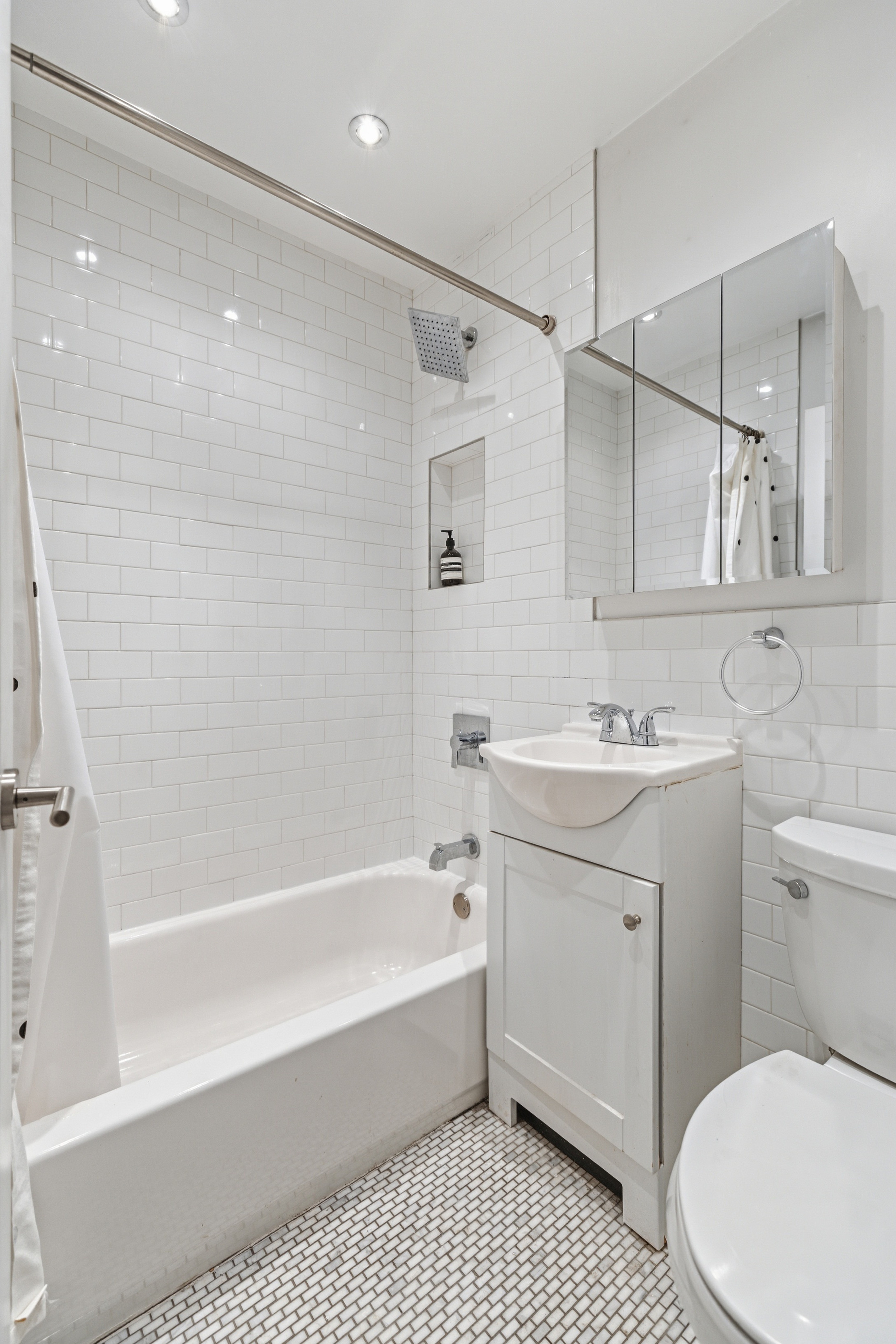 417 East 78th Street, Unit 2C Manhattan, NY 10075 - Photo 6 of 9