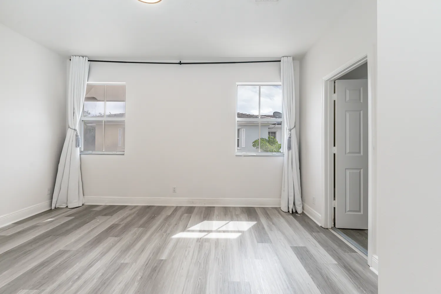 $2,950 | 422 Northeast 1st Avenue, Pompano Beach, FL 33060