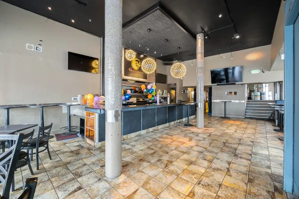 a view of entryway and kitchen