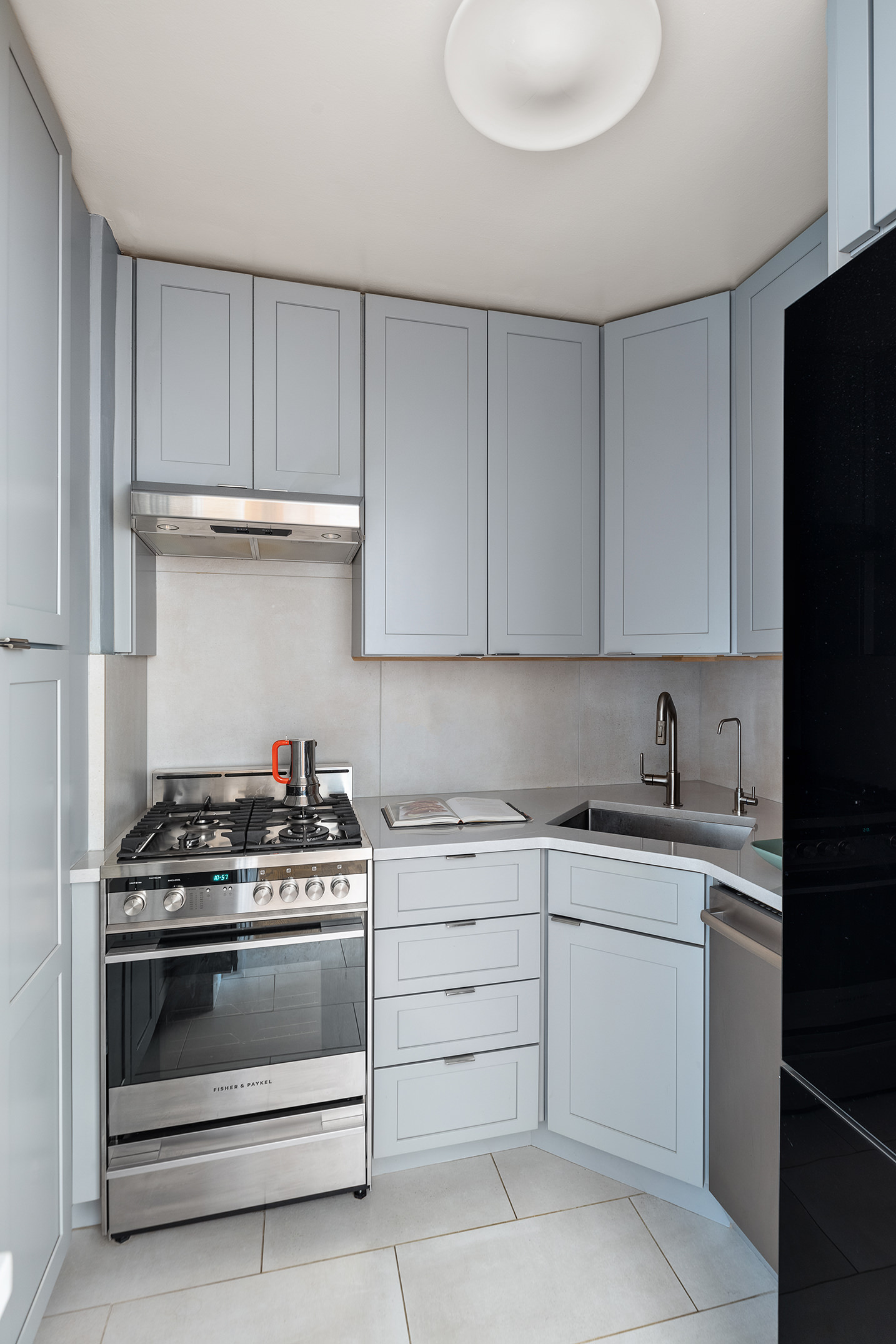 245 East 24th Street, Unit 12F Manhattan, NY 10010 - Photo 5 of 13