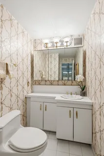 $625,000 | 175 East 62nd Street, Unit 14B | Lenox Hill