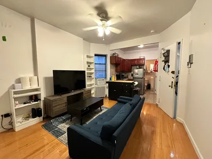$3,050 | 349 West 45th Street, Unit 3RE | Hell's Kitchen