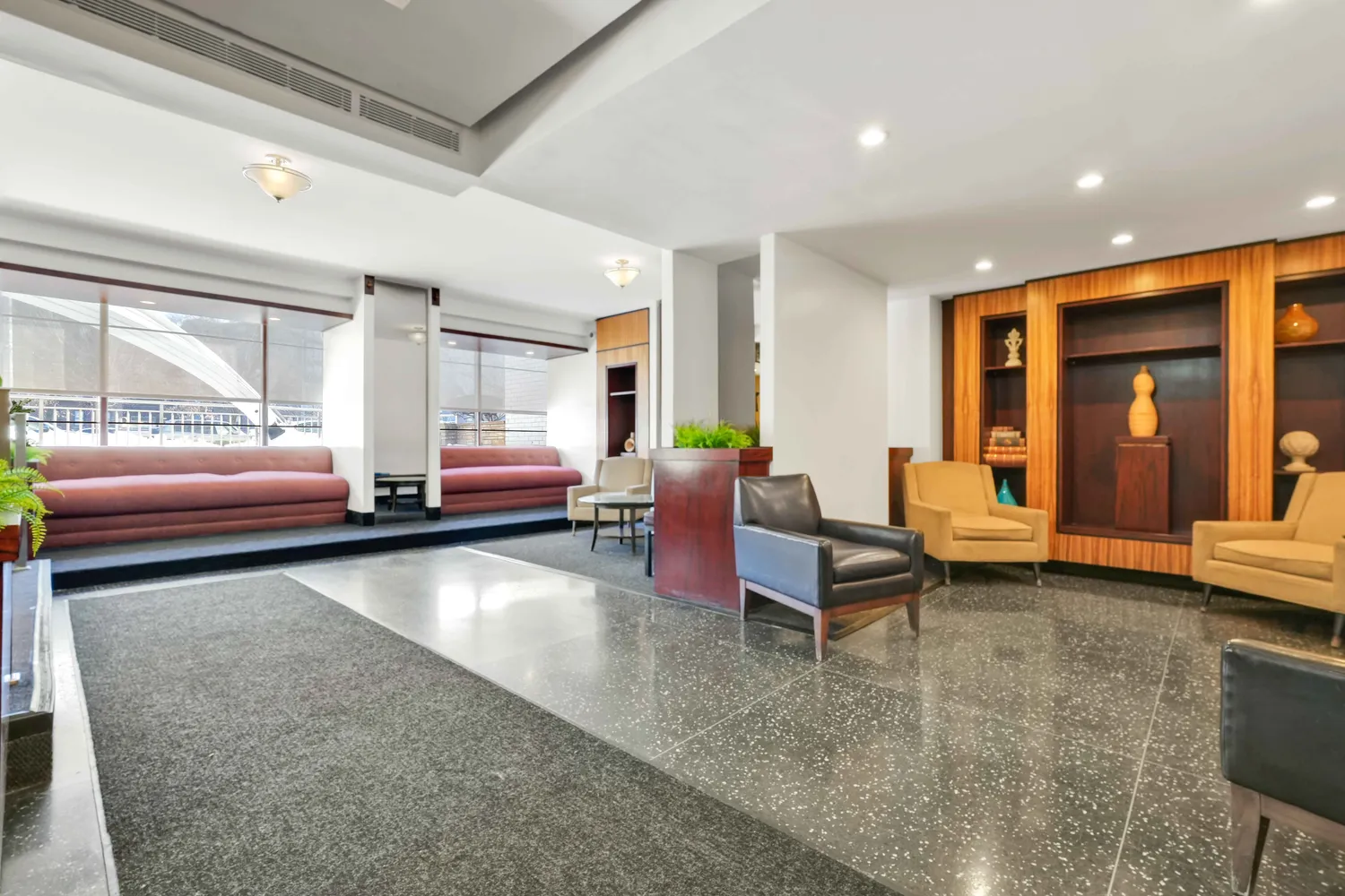 $950,000 | 370 Ocean Parkway, Unit 8H | Kensington