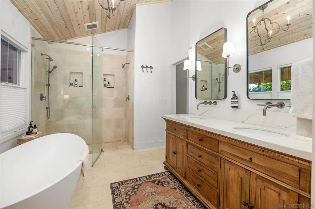 $4,995,000 | 554-556 Stratford Drive, Encinitas, CA 92024