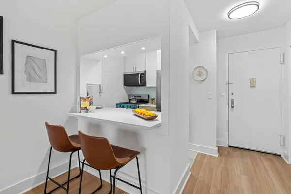 $825,000 | 400 East 54th Street, Unit 22D | Sutton Place