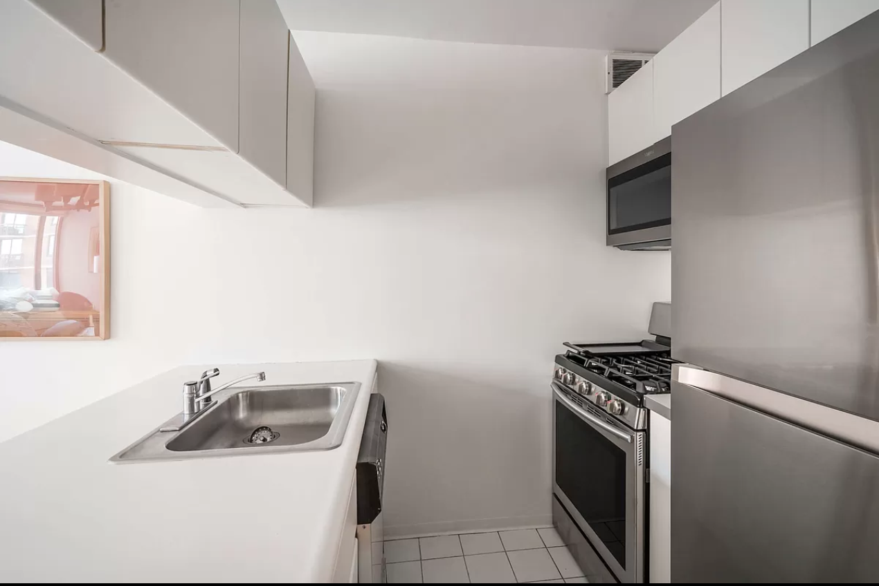 300 Albany Street, Unit 6O Manhattan, NY 10280 - Photo 3 of 5 Gallery Image 3