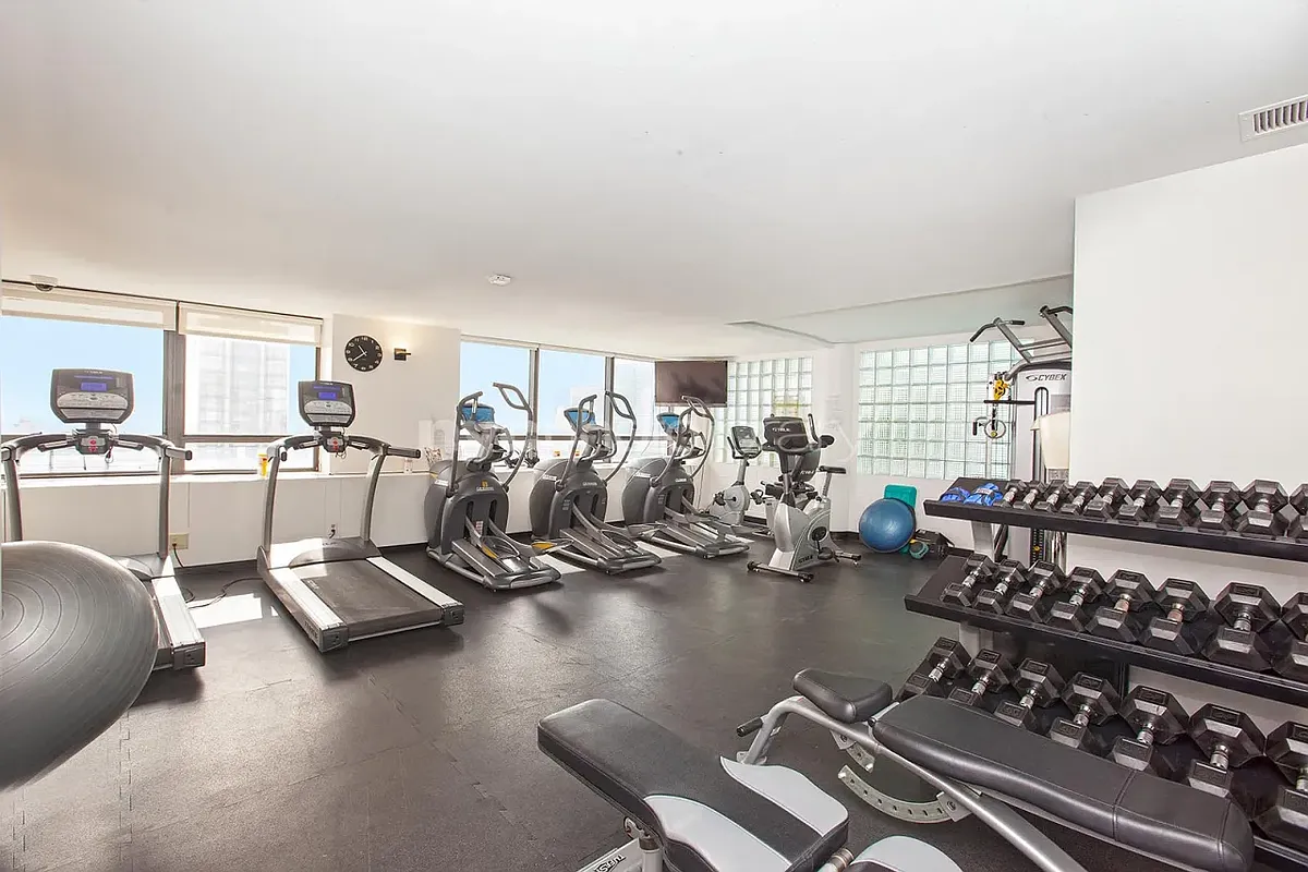240 East 47th Street, Unit 22B Manhattan, NY 10017 - Photo 11 of 14 Gallery Image 11