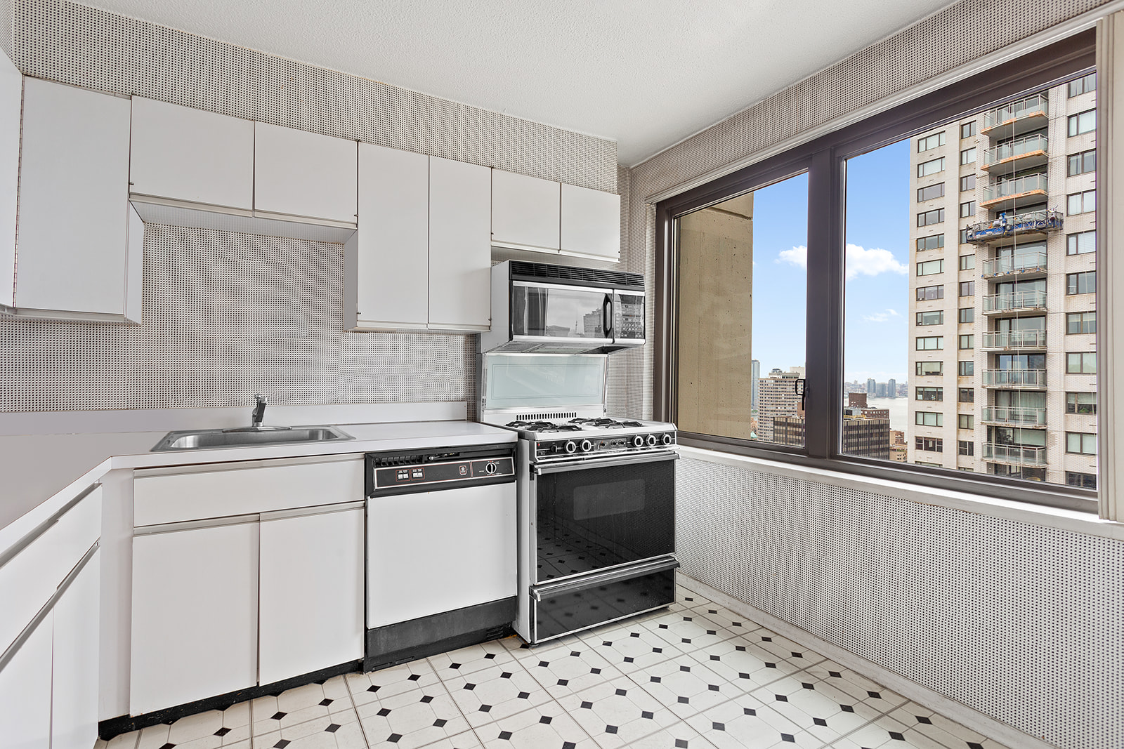 300 East 59th Street, Unit 3502 Manhattan, NY 10022 - Photo 6 of 11