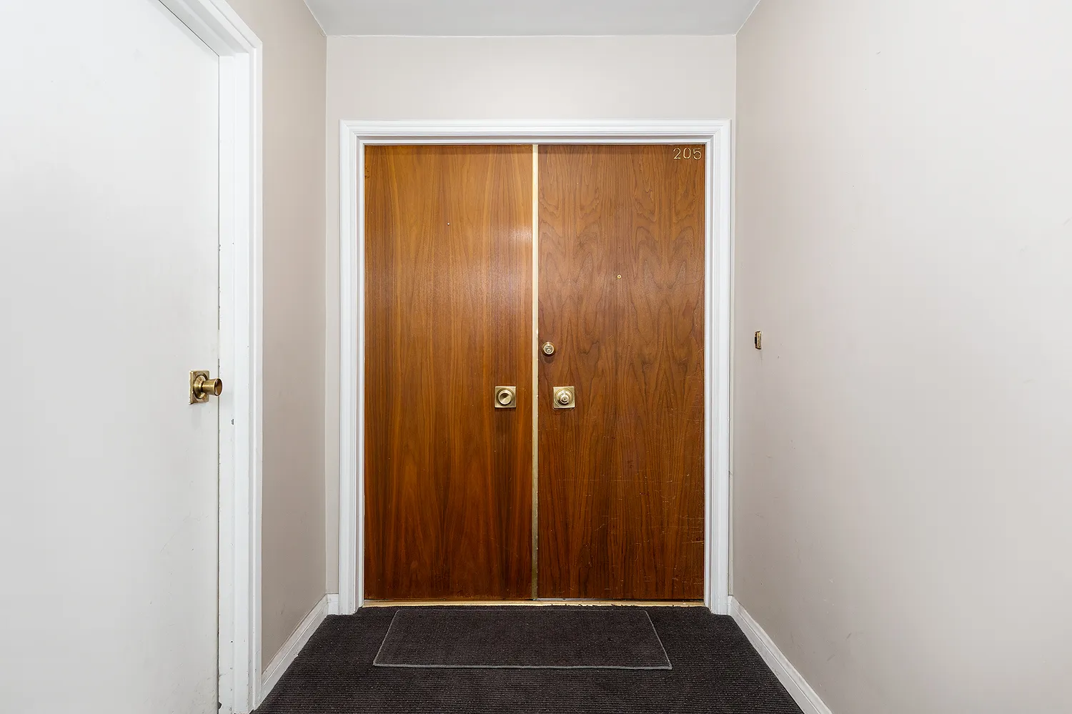 $979,000 | 385 South Oakland Avenue, Unit 205, Pasadena, CA 91101