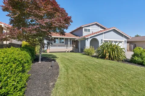 $1,049,000 | 112 Rose Petal Court, Petaluma, CA 94954